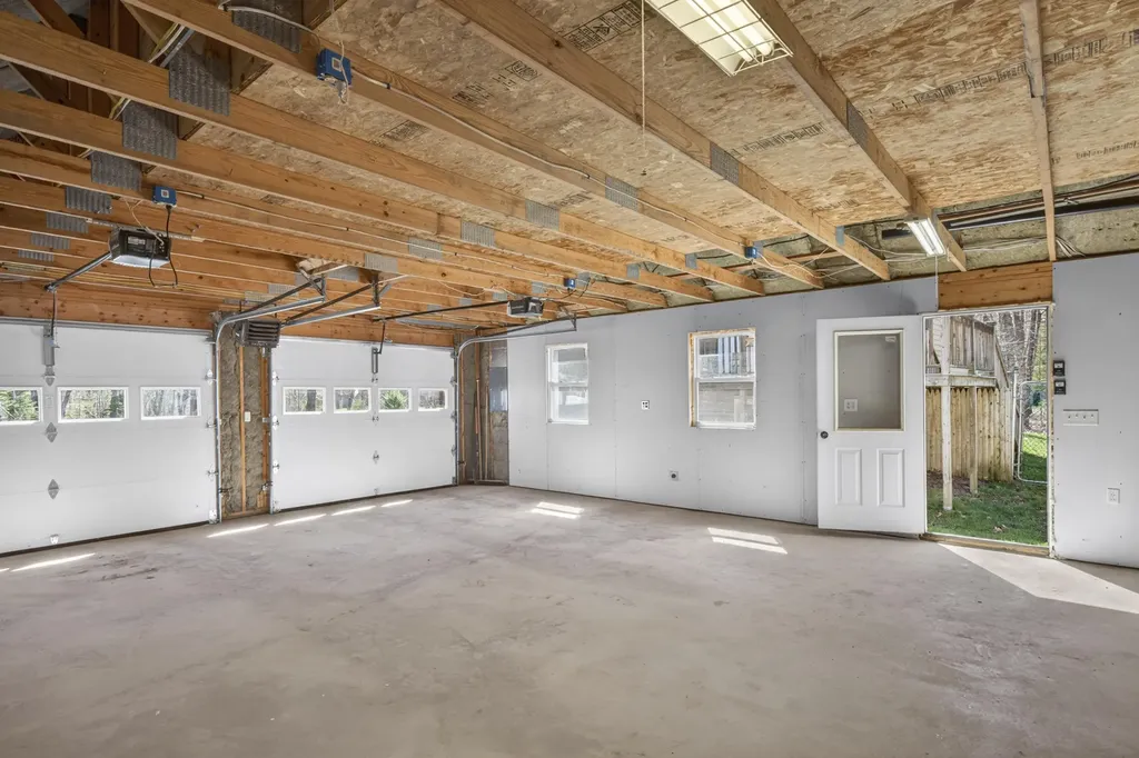 29 Oak Run Owls Head ME 04854