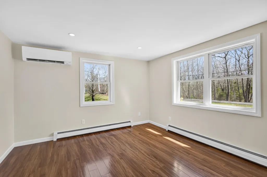 29 Oak Run Owls Head ME 04854