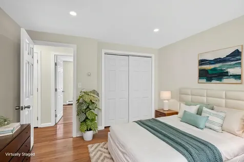 29 Oak Run Owls Head ME 04854