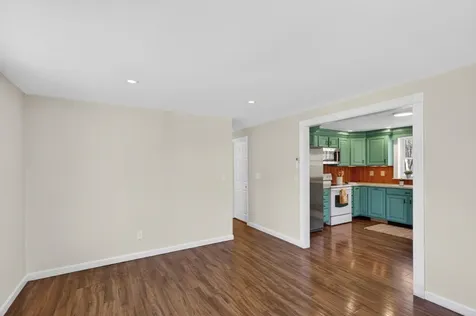 29 Oak Run Owls Head ME 04854