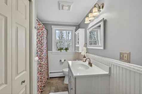 29 Oak Run Owls Head ME 04854