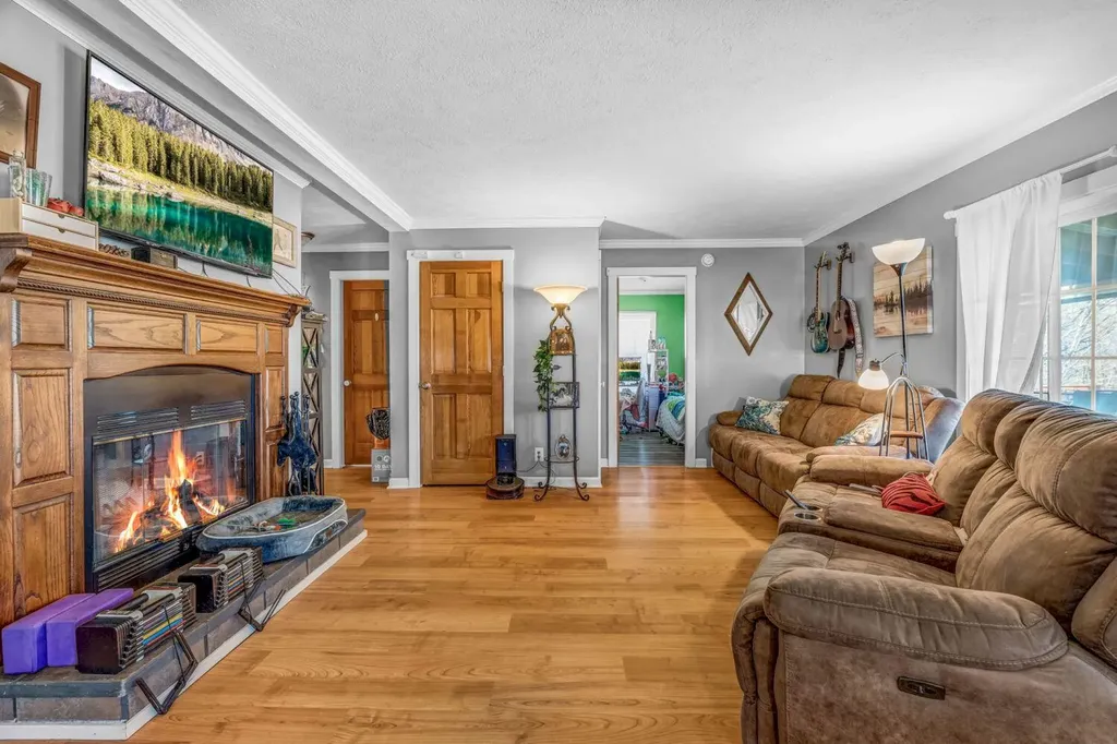 28 Davis Road Vienna ME 04360