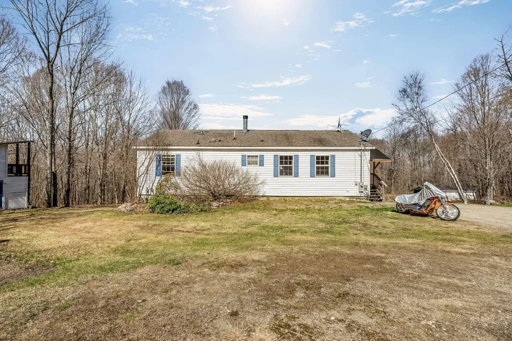 28 Davis Road Vienna ME 04360