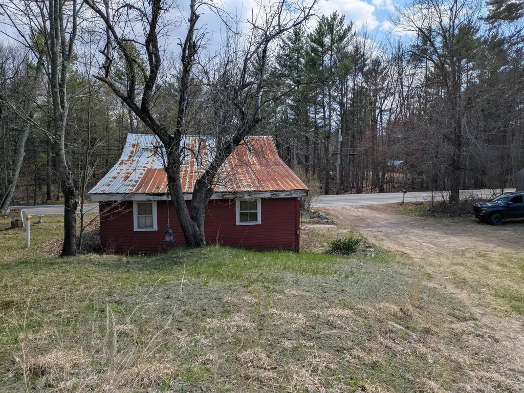 461 Ossipee Trail Porter ME 04068