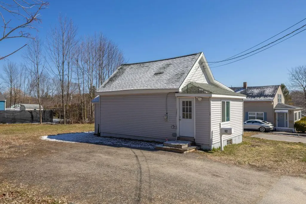 12 Louise Street Auburn ME 04210