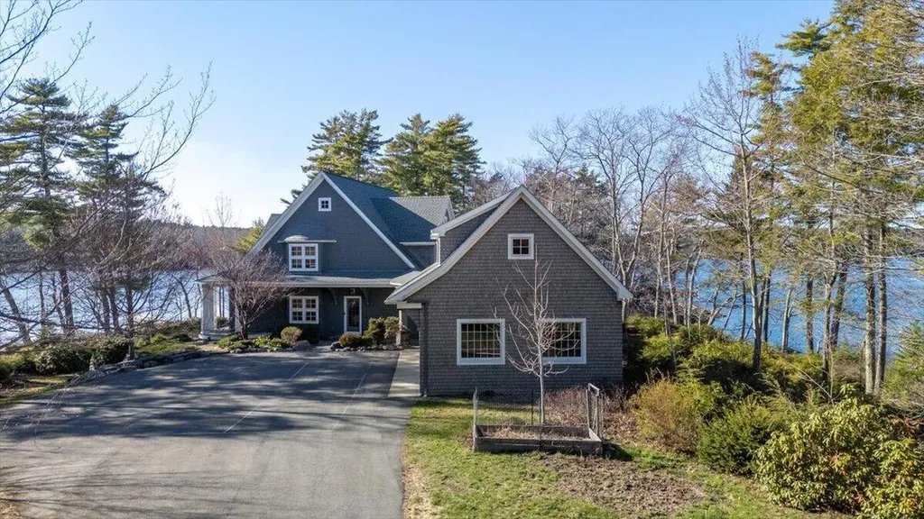 16 Glidden Ledge Road South Bristol ME 04568