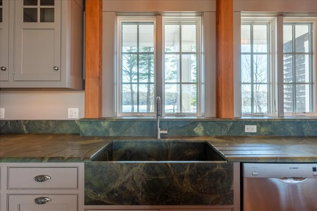 16 Glidden Ledge Road South Bristol ME 04568