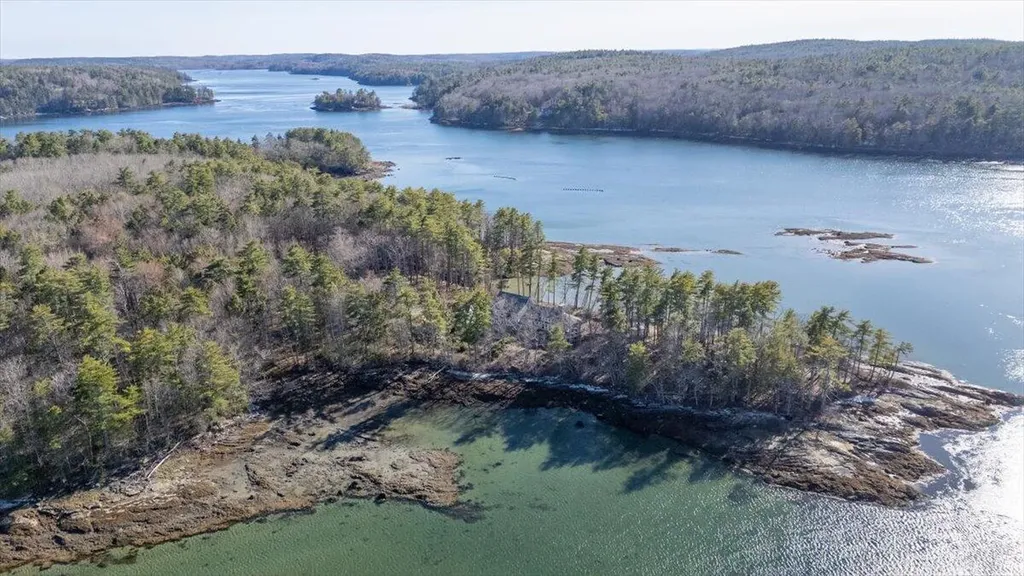 16 Glidden Ledge Road South Bristol ME 04568
