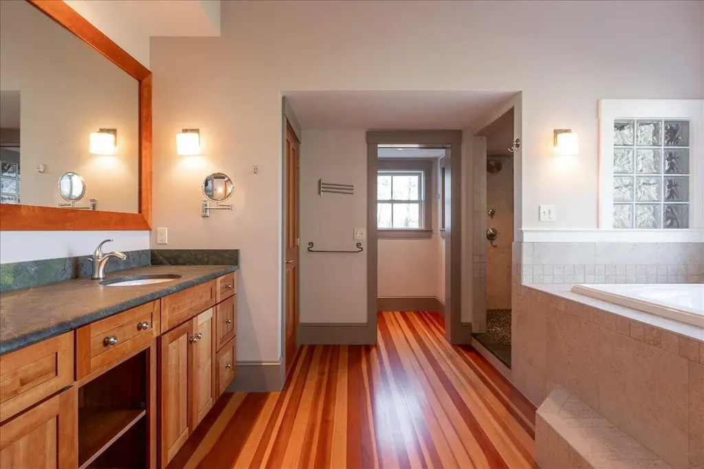 16 Glidden Ledge Road South Bristol ME 04568