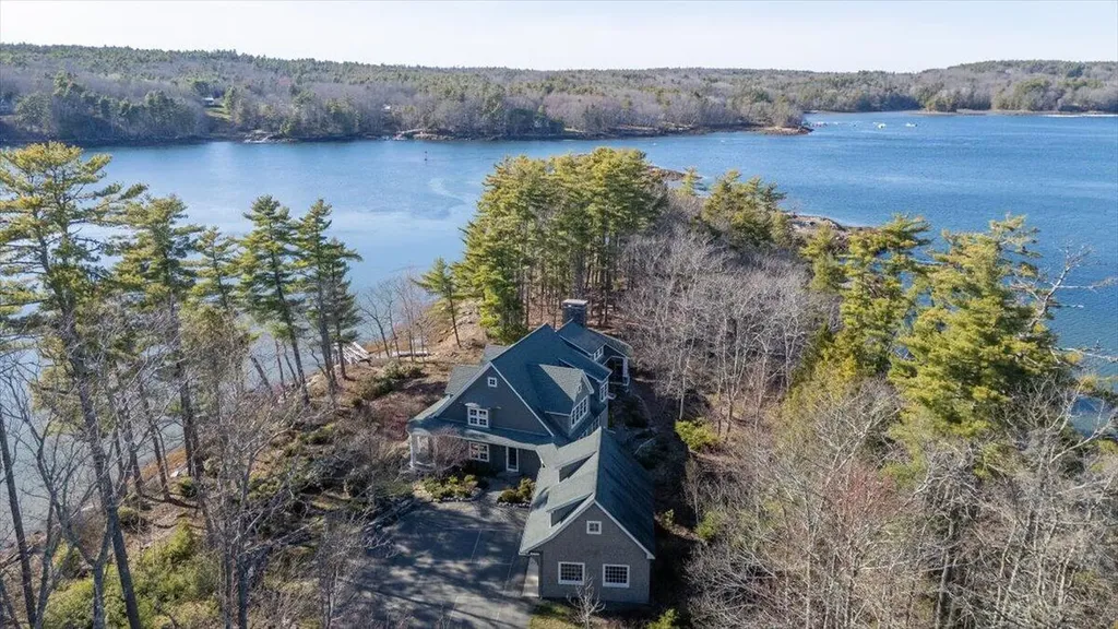 16 Glidden Ledge Road South Bristol ME 04568