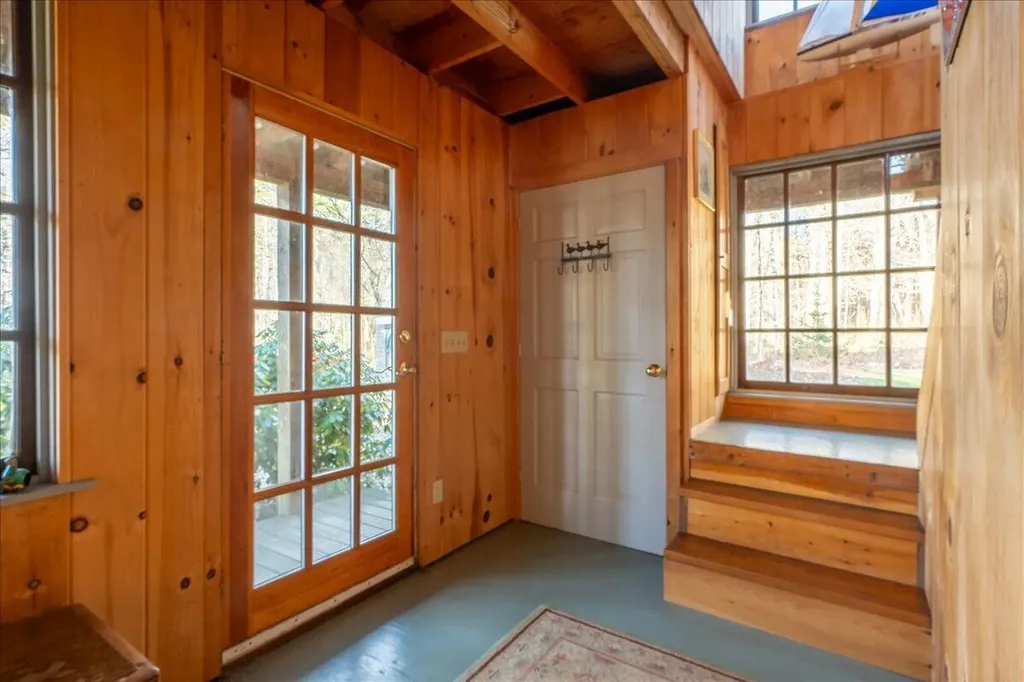 16 Glidden Ledge Road South Bristol ME 04568