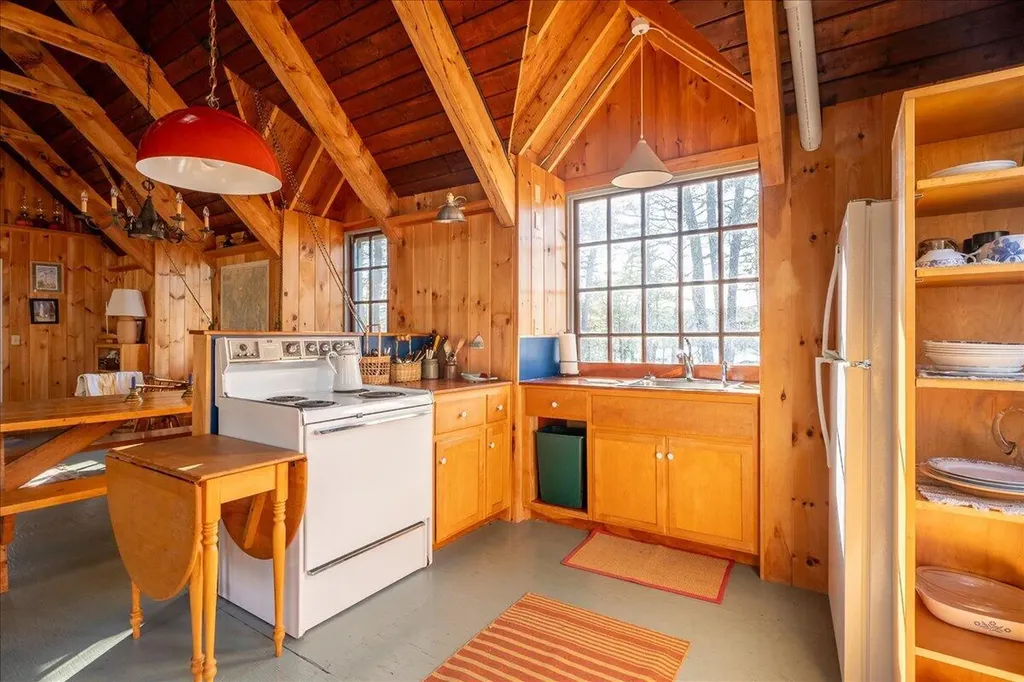 16 Glidden Ledge Road South Bristol ME 04568