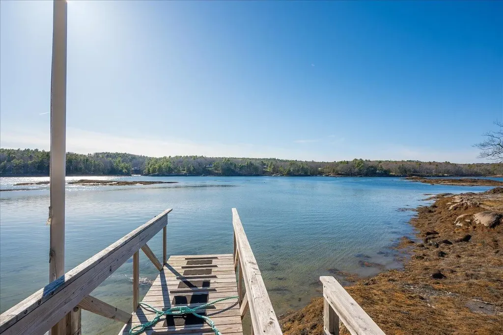 16 Glidden Ledge Road South Bristol ME 04568