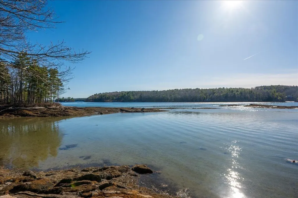 16 Glidden Ledge Road South Bristol ME 04568