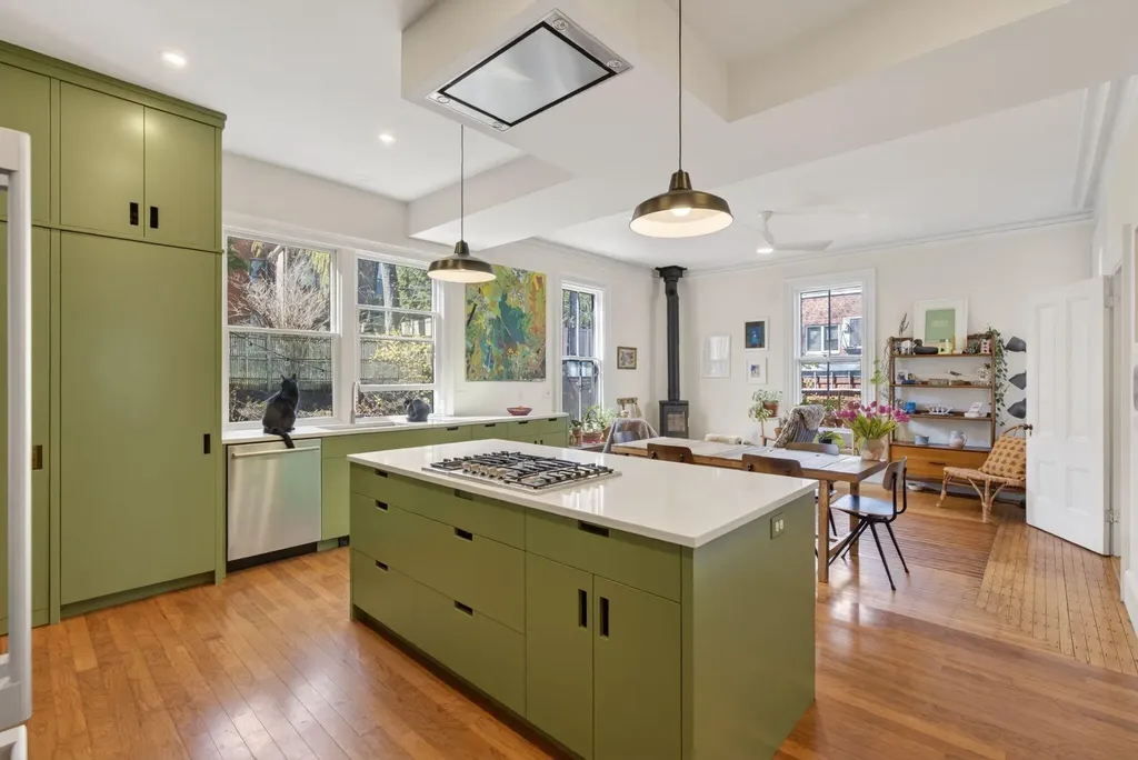 494 Cumberland Avenue Portland ME 04101