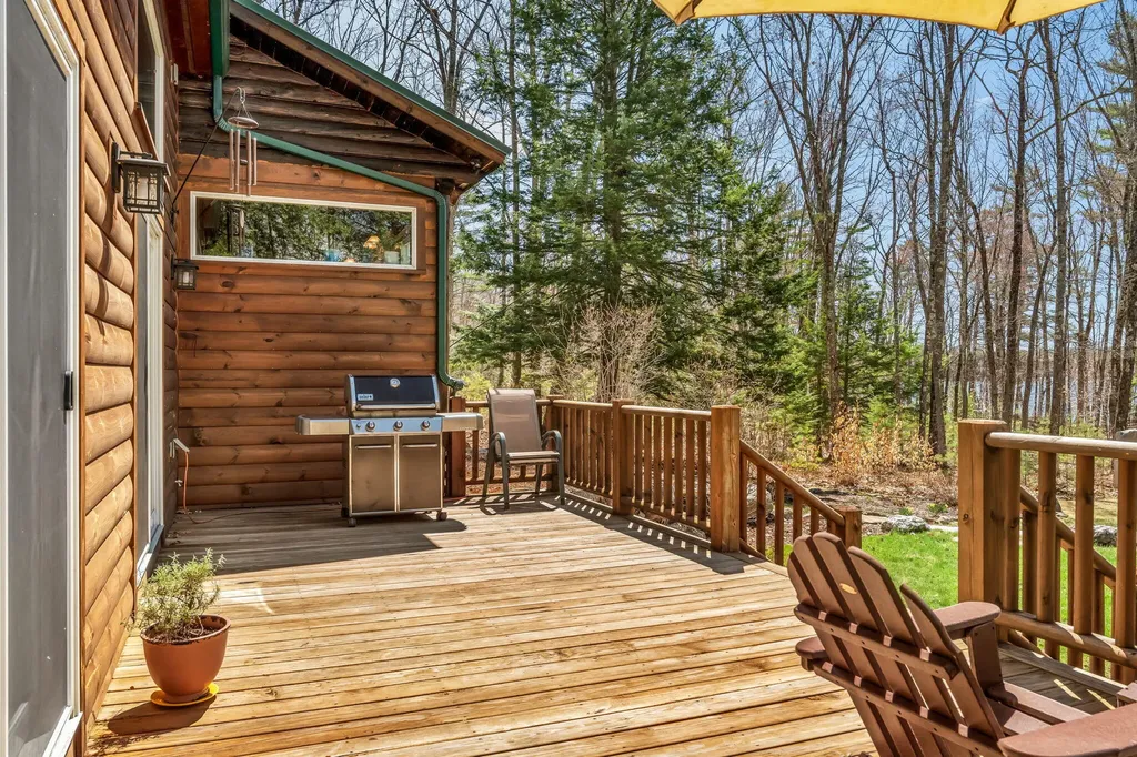 21 Jones Drive Hartford ME 04220