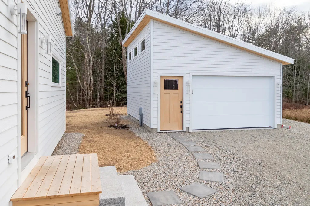 16 Leeward Meadows Biddeford ME 04005