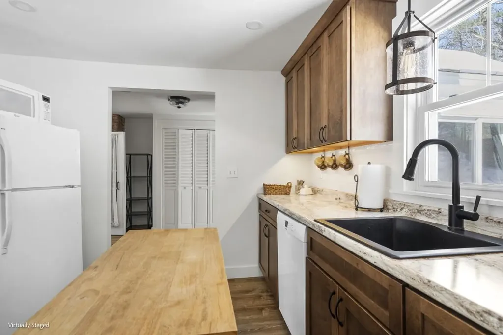 934 Wiscasset Road Boothbay ME 04537