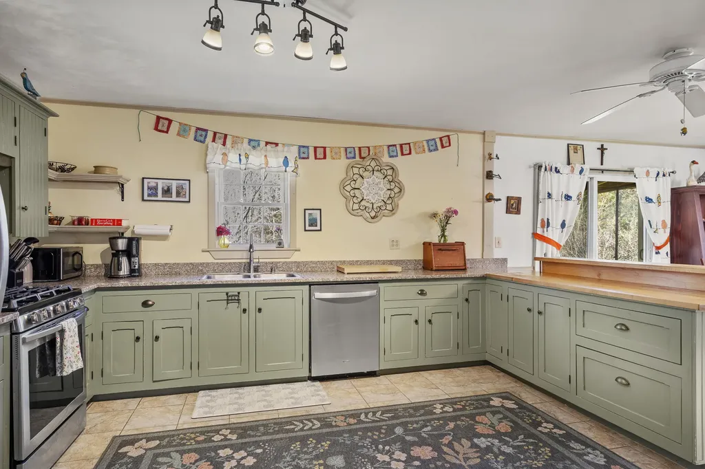 11 N Dyer Neck Road Newcastle ME 04553