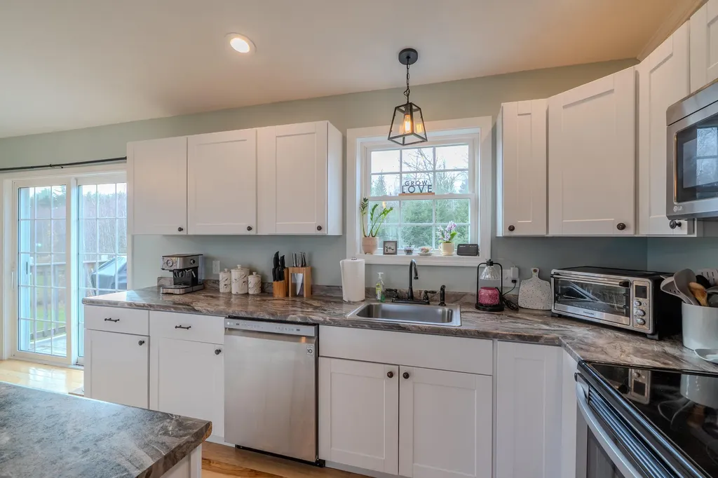 19 Magnolia Hill Road Bangor ME 04401