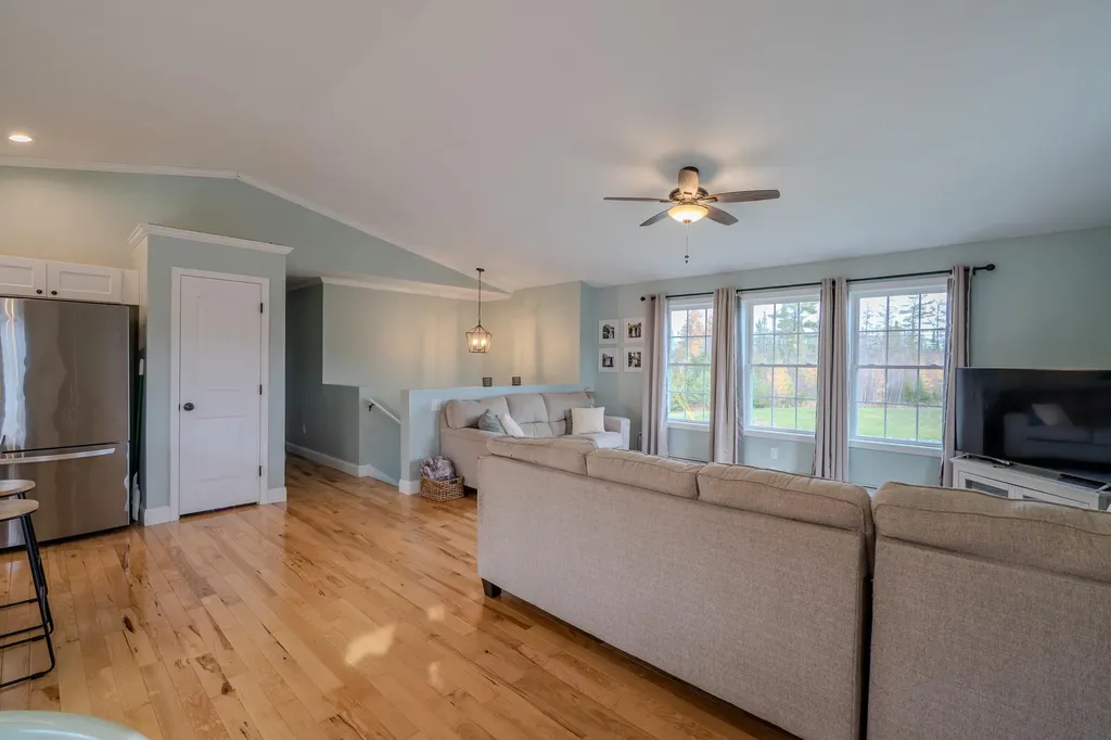 19 Magnolia Hill Road Bangor ME 04401