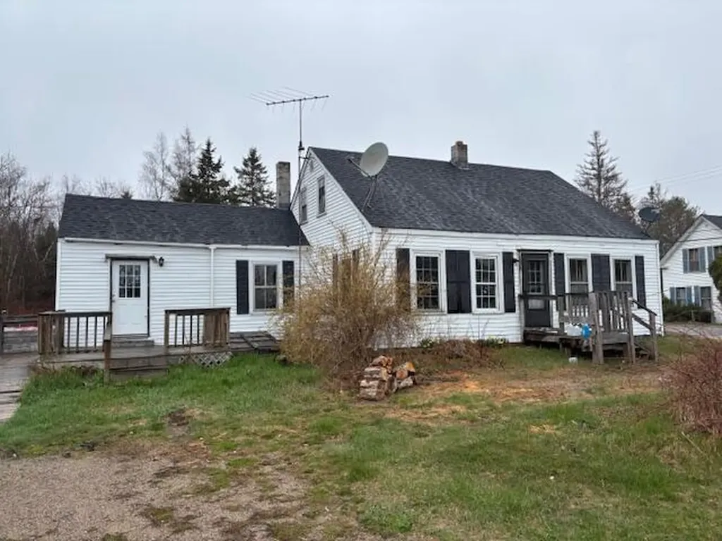 1008 West Bay Road Gouldsboro ME 04607