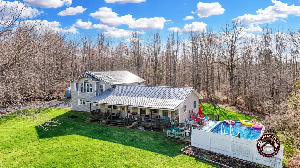 43 Peaslee Road Pittston ME 04345