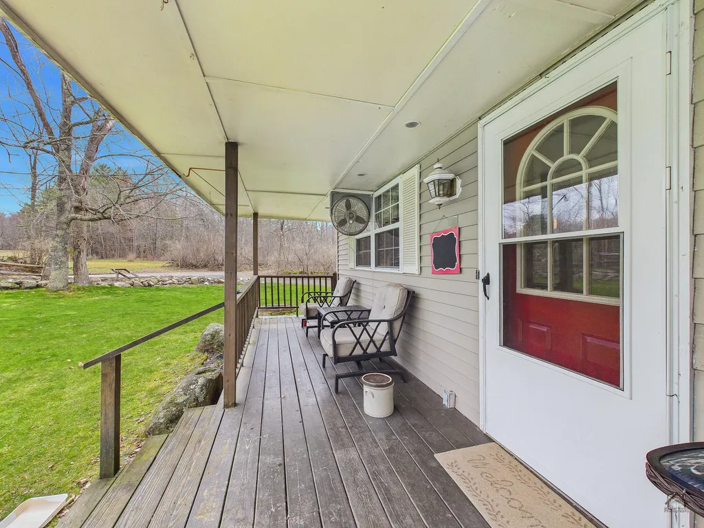43 Peaslee Road Pittston ME 04345