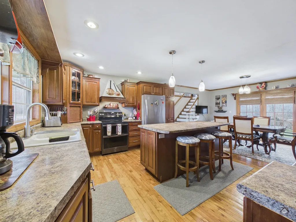 43 Peaslee Road Pittston ME 04345