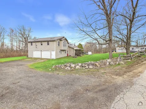 43 Peaslee Road Pittston ME 04345