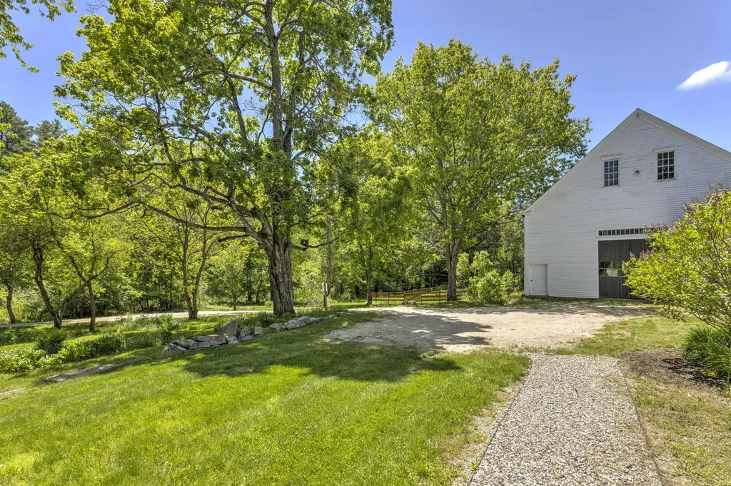 162 Merrill Road Pownal ME 04069