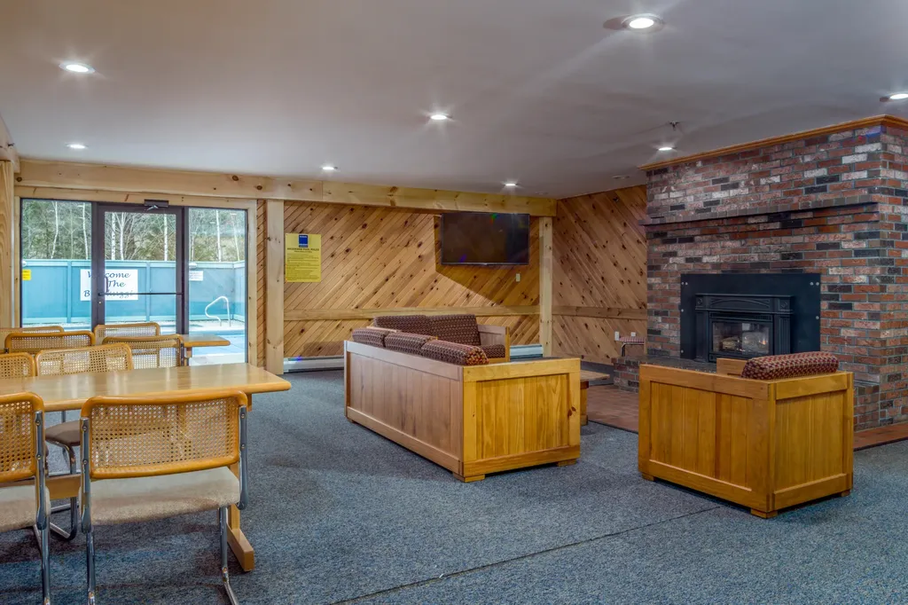 10 Brookside Drive Newry ME 04261