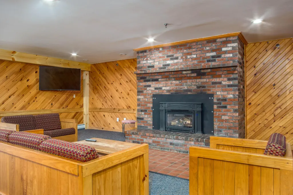 10 Brookside Drive Newry ME 04261