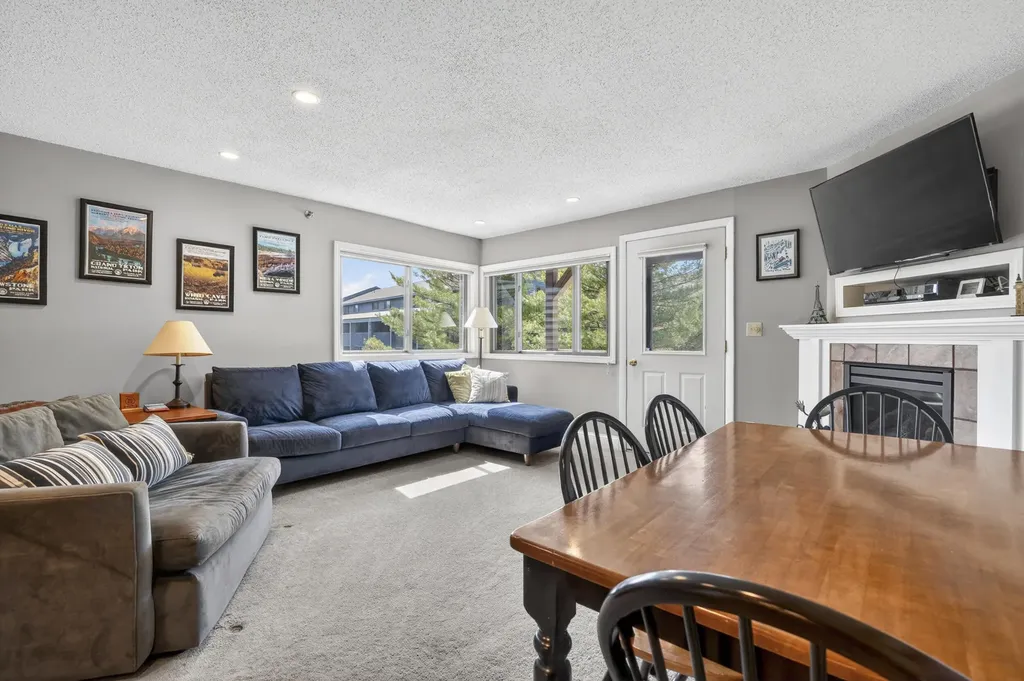 10 Brookside Drive Newry ME 04261