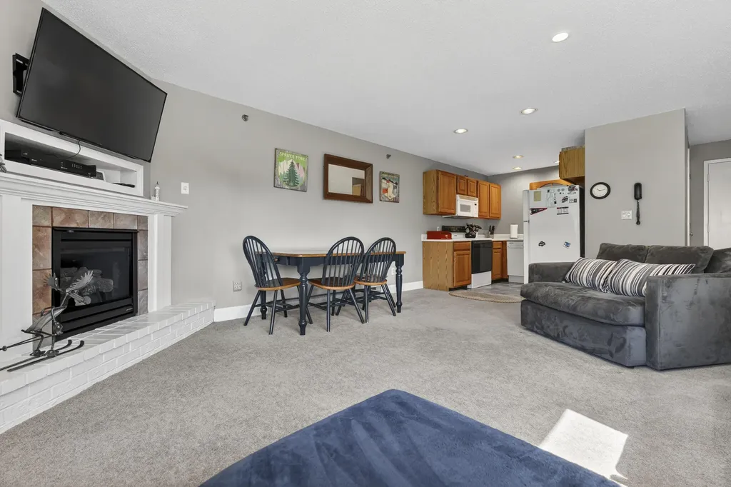 10 Brookside Drive Newry ME 04261