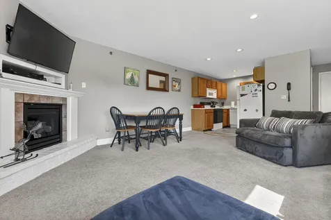 10 Brookside Drive Newry ME 04261