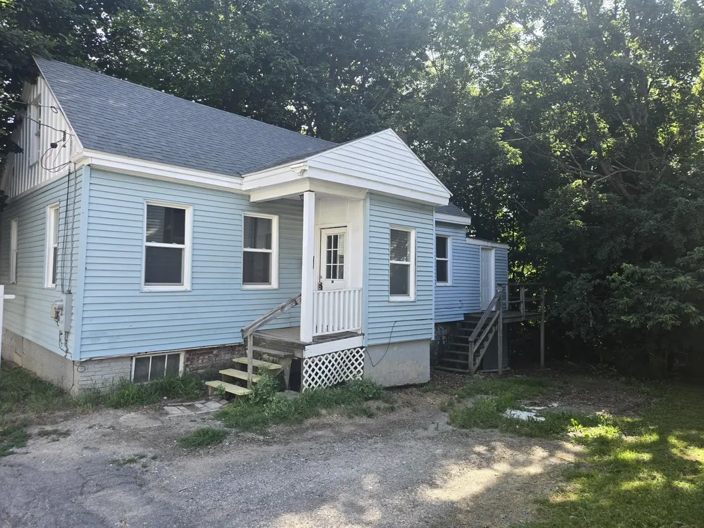 18 Boynton Street Bangor ME 04401