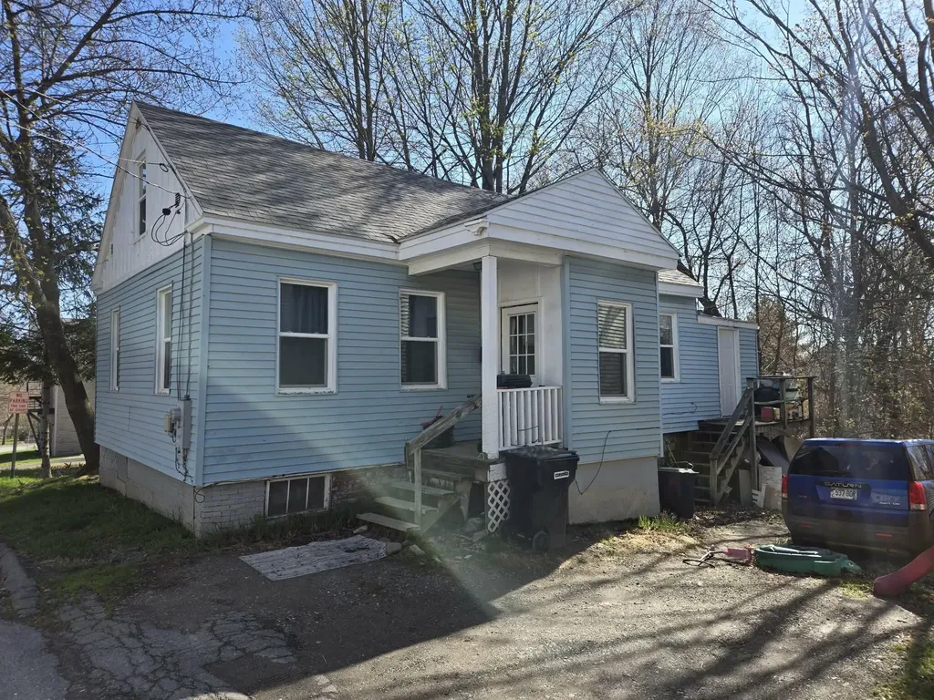 18 Boynton Street Bangor ME 04401