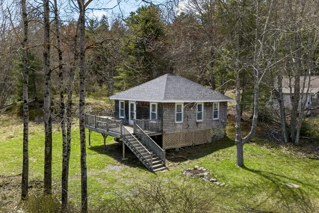 111 Old Schoolhouse Road Georgetown ME 04548