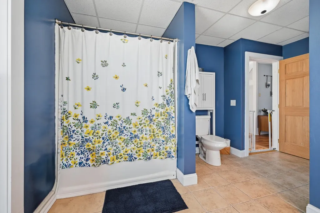 8 Baker Street Richmond ME 04357