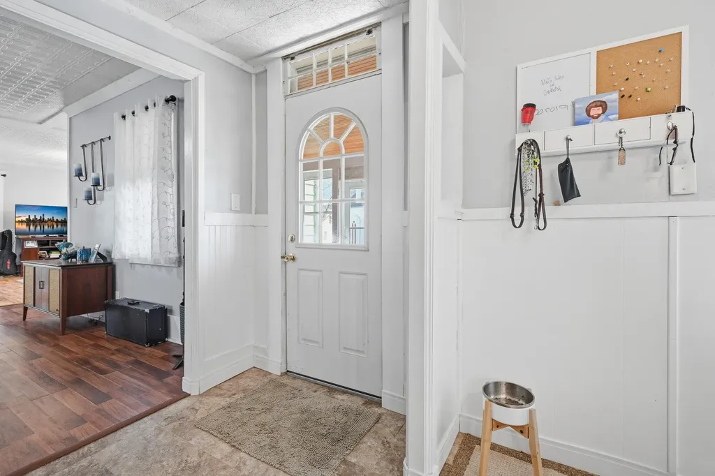 8 Baker Street Richmond ME 04357