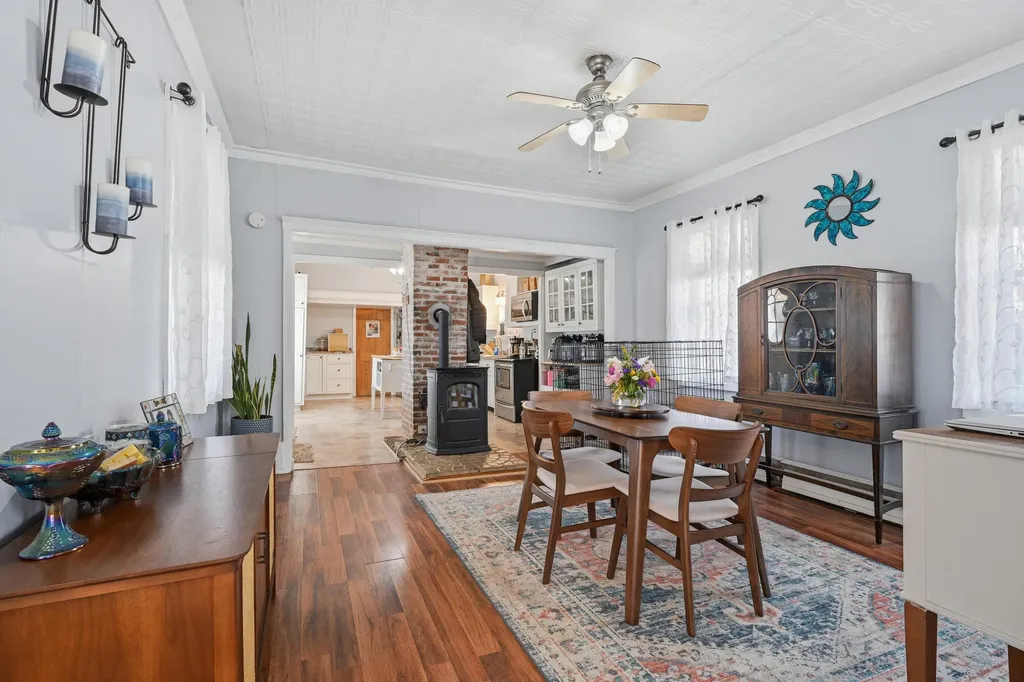 8 Baker Street Richmond ME 04357