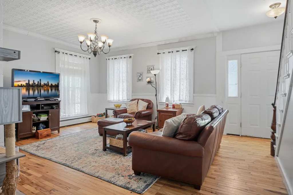 8 Baker Street Richmond ME 04357