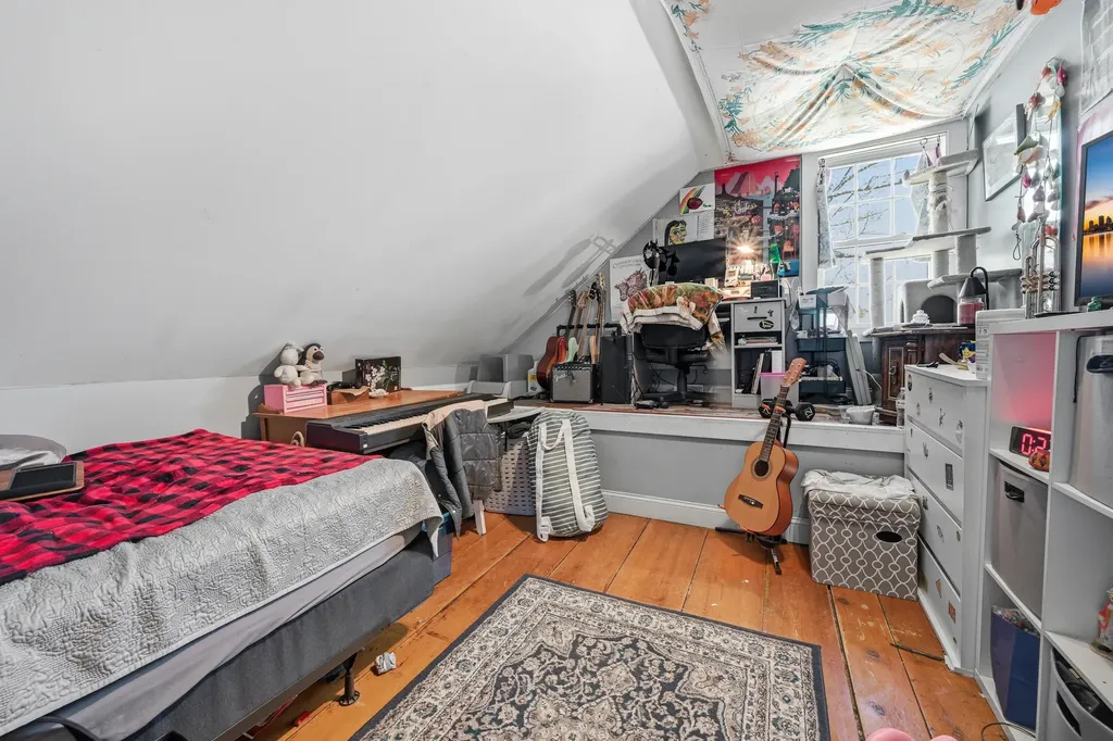 8 Baker Street Richmond ME 04357