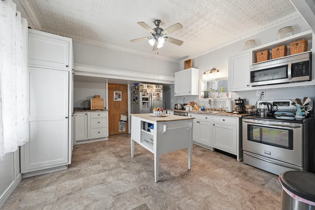 8 Baker Street Richmond ME 04357