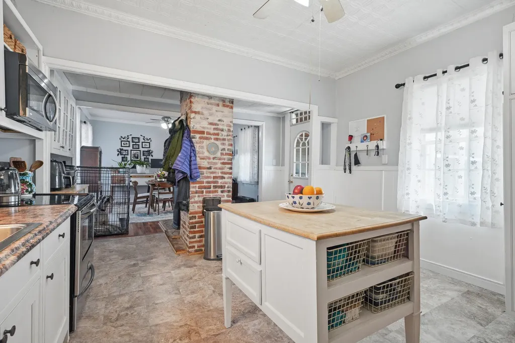 8 Baker Street Richmond ME 04357