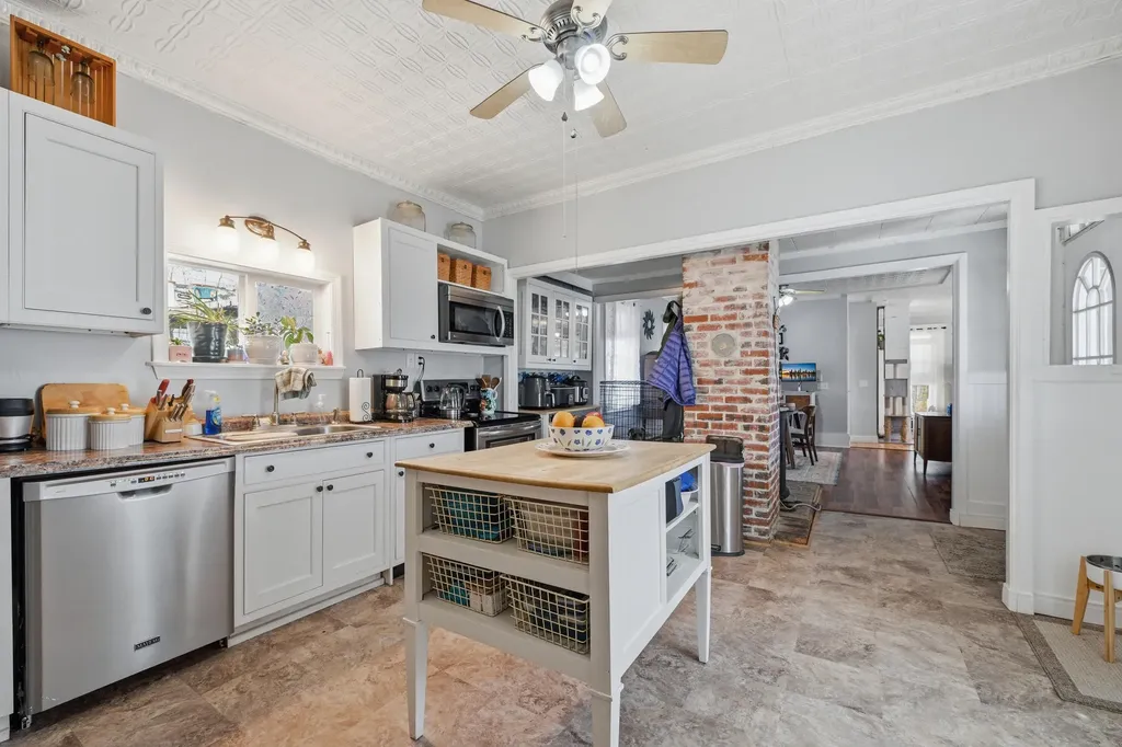 8 Baker Street Richmond ME 04357