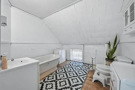 8 Baker Street Richmond ME 04357