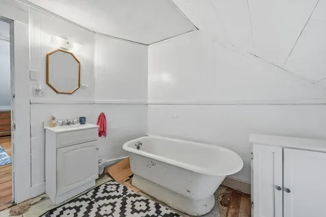 8 Baker Street Richmond ME 04357