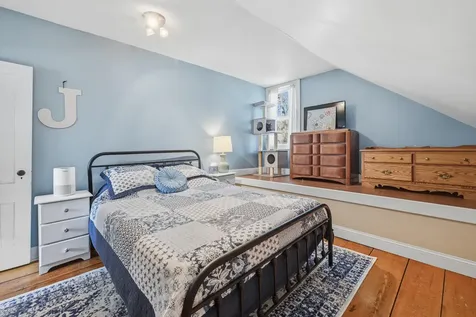 8 Baker Street Richmond ME 04357